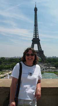 Lyn in front of the Eiffel Tower